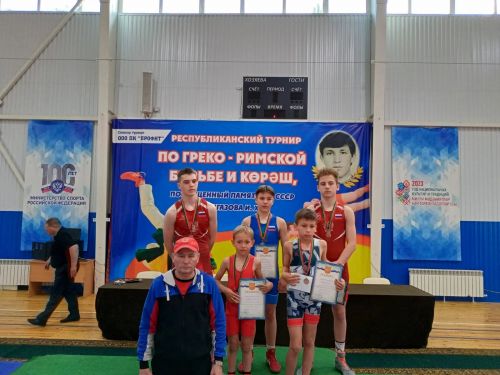 Лениногорцы выступили на турнире по греко-римской борьбе