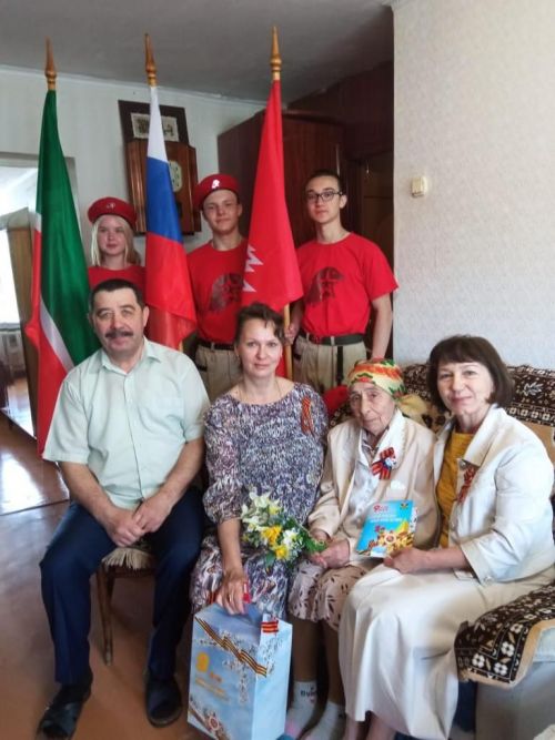 В Лениногорске в канун Дня Победы поздравили ветеранов Великой Отечественной войны