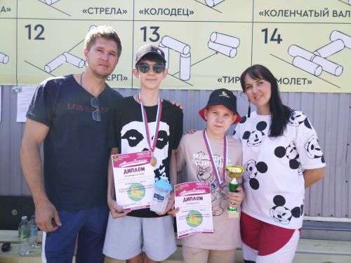 В Лениногорске в городки соревновались молодые семьи с детьми