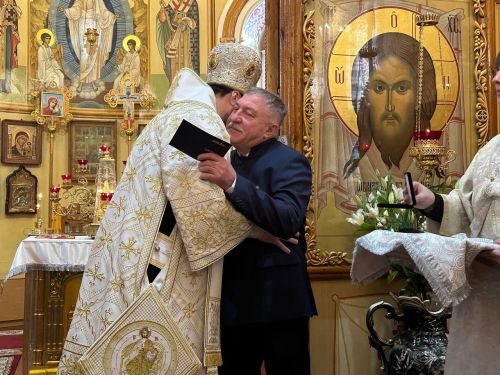 В день памяти апостола первомученика и архидиакона Стефана епископ Мефодий совершил Литургию в Троицком храме Лениногорска