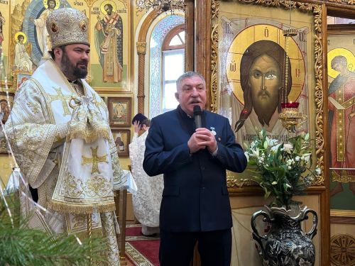 В день памяти апостола первомученика и архидиакона Стефана епископ Мефодий совершил Литургию в Троицком храме Лениногорска