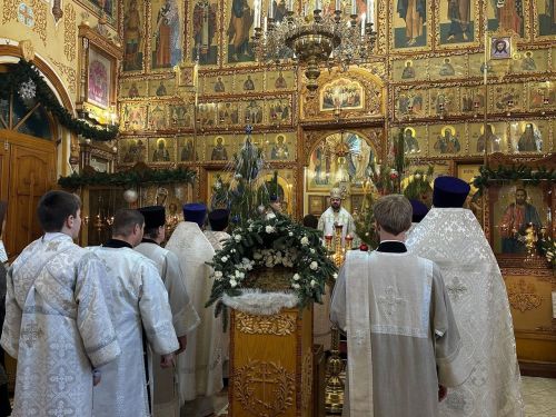 В день памяти апостола первомученика и архидиакона Стефана епископ Мефодий совершил Литургию в Троицком храме Лениногорска