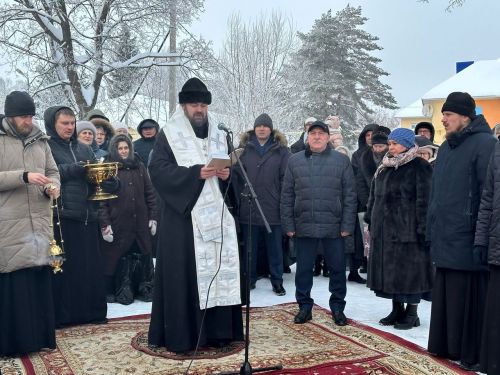 В день памяти апостола первомученика и архидиакона Стефана епископ Мефодий совершил Литургию в Троицком храме Лениногорска