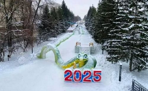В Бугульме слепили 243-метровую снежную змею