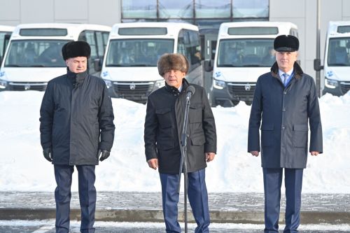 Лениногорскому району передали 7 автомобилей ГАЗель для пассажирских перевозок
