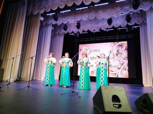 На сцене Дворца культуры – таланты серебряного возраста