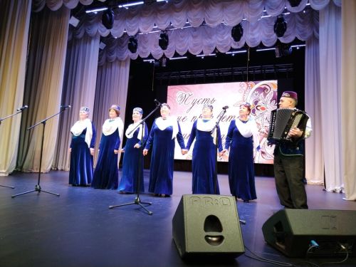 На сцене Дворца культуры – таланты серебряного возраста