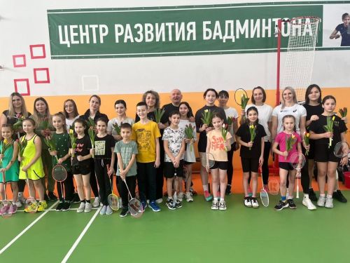 В спортивном зале УДМС прошли семейные соревнования по бадминтону