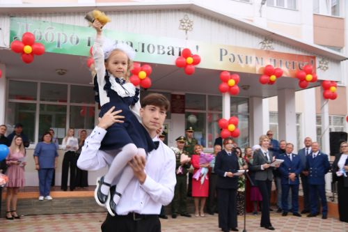 В Лениногорске три из пяти стобалльников этого года — выпускницы одной школы