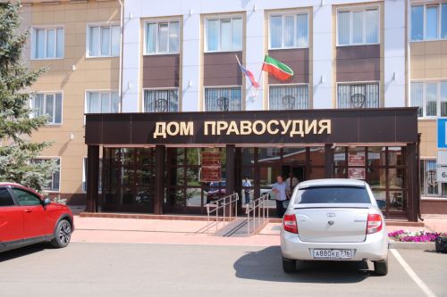 В Лениногорске мужчина ударил сожительницу головой об шкаф и получил за это штраф 5000 рублей
