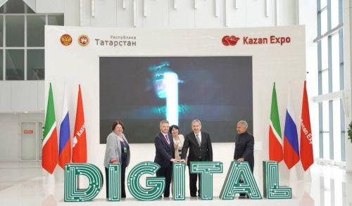 Рустам Минниханов открыл Международный форум Kazan Digital Week-2024