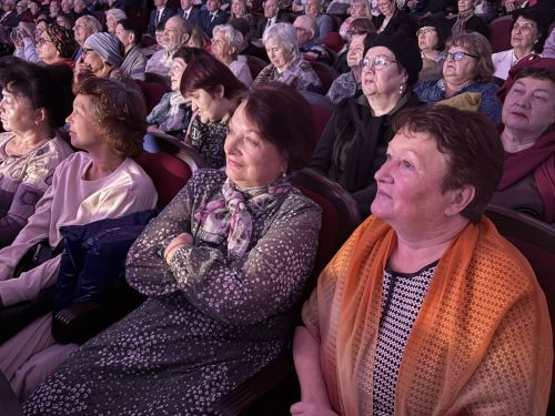 Во Дворце культуры Лениногорска жители серебряного возраста принимали поздравления