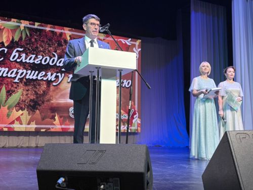 Во Дворце культуры Лениногорска жители серебряного возраста принимали поздравления