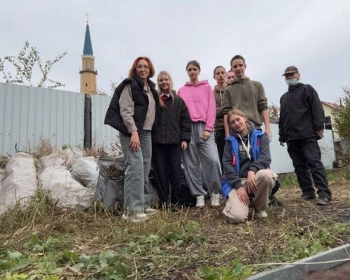 Студенты Лениногорска продолжают делать добрые дела в декаду Всемирного дня пожилых