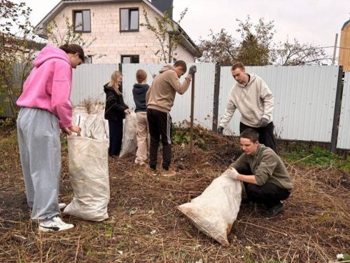 Студенты Лениногорска продолжают делать добрые дела в декаду Всемирного дня пожилых