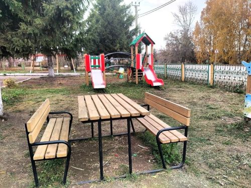 В отдаленном селе Лениногорского района появилась современная детская площадка