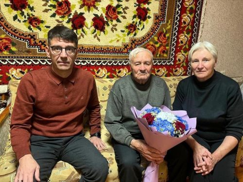 В декаду дня пожилых людей в Лениногорске навестили двух ветеранов Великой Отечественной войны