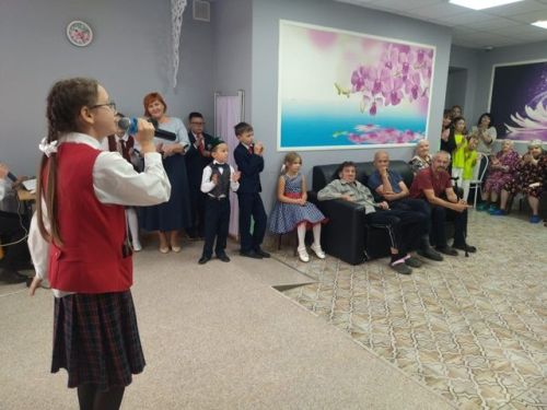 Школьники Лениногорска посетили с концертной программой Дом престарелых