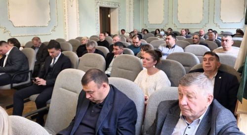 На деловом понедельнике у главы Лениногорского района особо отметили педагогов села Шугурово