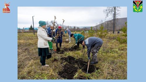 На деловом понедельнике у главы Лениногорского района особо отметили педагогов села Шугурово
