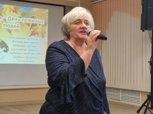 Главный врач ЦРБ Лениногорска поздравил ветеранов здравоохранения с Днем пожилых
