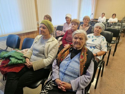 Главный врач ЦРБ Лениногорска поздравил ветеранов здравоохранения с Днем пожилых