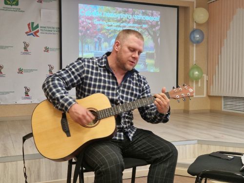 Главный врач ЦРБ Лениногорска поздравил ветеранов здравоохранения с Днем пожилых