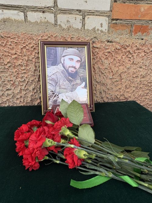 В Сугушле Лениногорского района установили мемориальную доску бойцу СВО