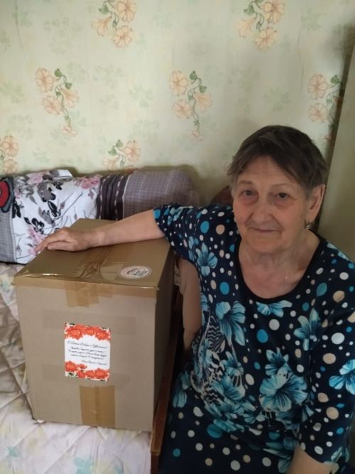 В декаду Всемирного дня пожилого в Лениногорске пенсионерам вручили продуктовые наборы
