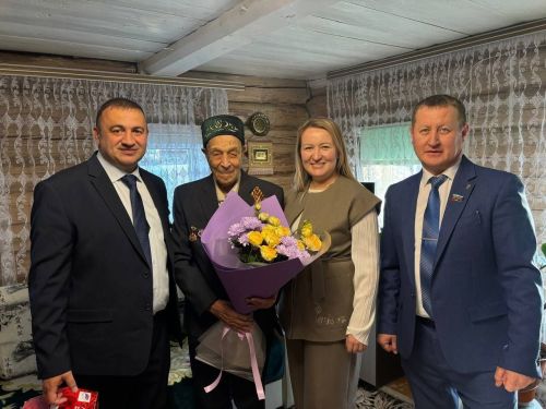 Почетного гражданина Лениногорска, ветерана войны поздравили с 99-летием