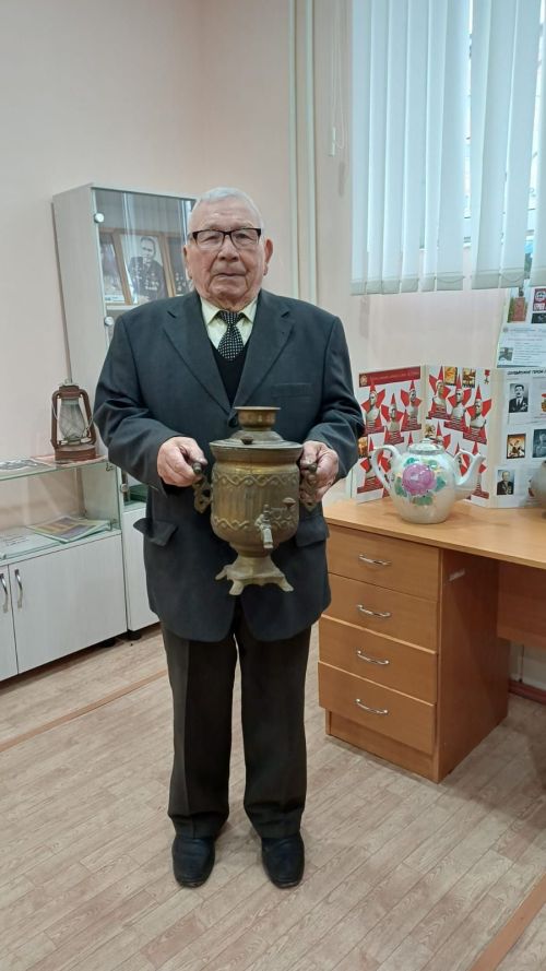 Музей совета ветеранов Лениногорска получил в дар уникальный самовар