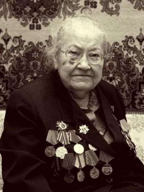 В годы Великой Отечественной войны днем и ночью спасали жизни солдат и лениногорские врачи