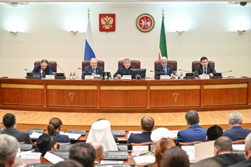 Рустам Минниханов выступил на Совете по межнациональным и межконфессиональным отношениям