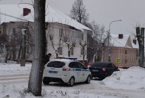 Лениногорские судебные приставы арестовали автомобиль местного жителя