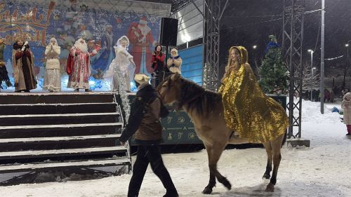 В Лениногорске на открытии главной ёлки вручили Благодарственные письма и наградили участников конкурса «Новогодние узоры»