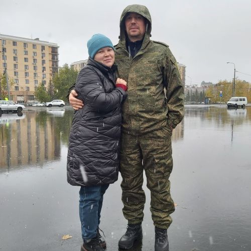 Лениногорцев поздравляет семья мобилизованного на СВО бойца