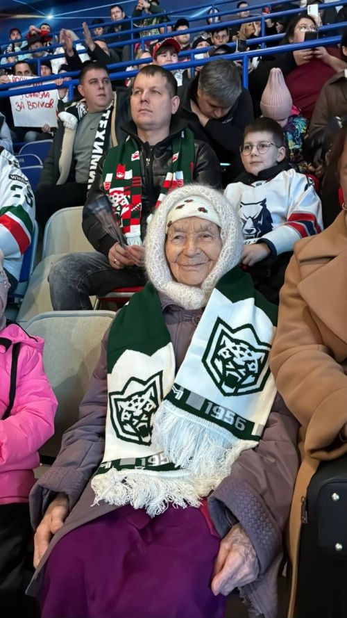 В Татарстане матч «Ак Барса» посещает  99-летняя болельщица