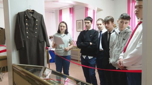 В Лениногорске начала работать выставка одежды силовиков и бойцов трёх войн
