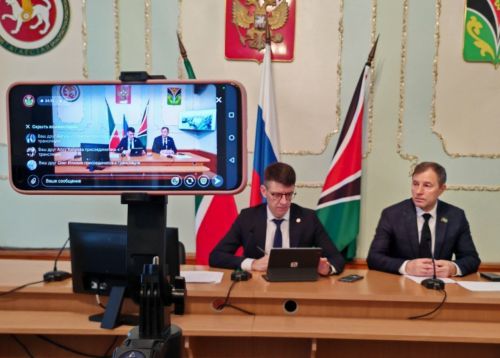 Марат Гирфанов вместе со своей командой запускают онлайн-трансляцию «Делового понедельника»