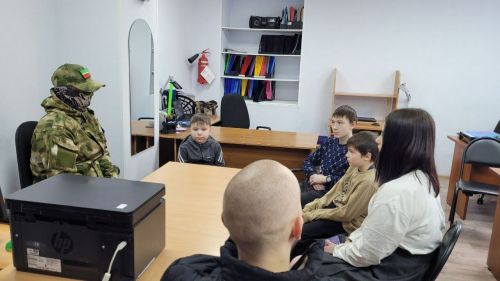 В Лениногорске прошла патриотическая встреча школьников с участником СВО