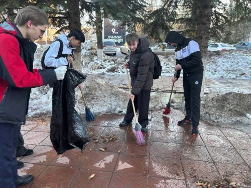 «Трудовой десант» в Лениногорске отдал дань памяти героям Великой Победы