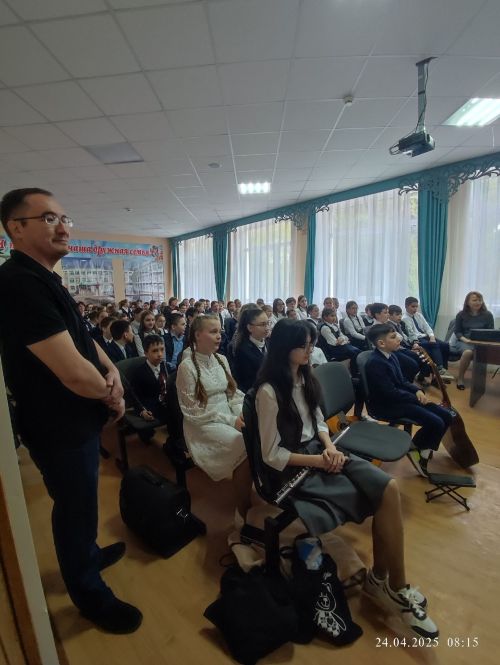 Юные музыканты Лениногорска выступили с концертом перед своими ровесниками