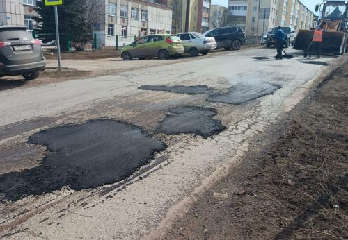 На улицах Лениногорска начался ямочный ремонт