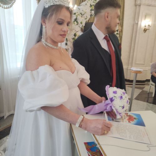 Молодожёны Лениногорска отправляют поздравления для бойцов СВО с Днём Победы