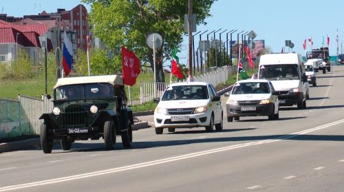 В Лениногорске прошел автопробег ретро-автомобилей