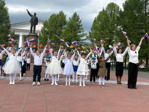 В Лениногорске 70 малышей провели флешмоб ко Дню Победы