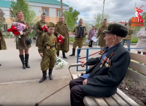 В Лениногорске «фронтовые бригады» навещали ветеранов  на уникальных ретро-автомобилях