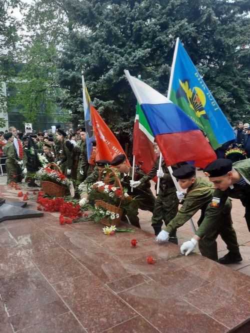 В Лениногорске у монумента «Вечный огонь» прошло возложение цветов и венков