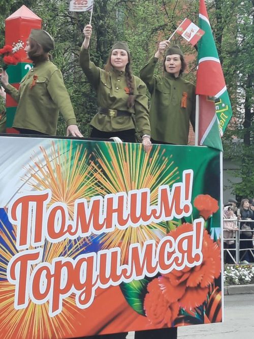 Украшением парада в Лениногорске стала раритетная техника