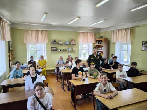 В воскресной школе Лениногорска состоялась встреча юных прихожан с солдатом-срочником